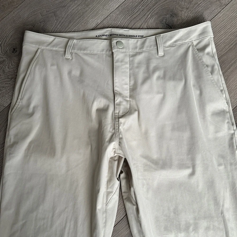 RHONE XXX COMMUTER Men's Cream Pant Chinos size 36x33